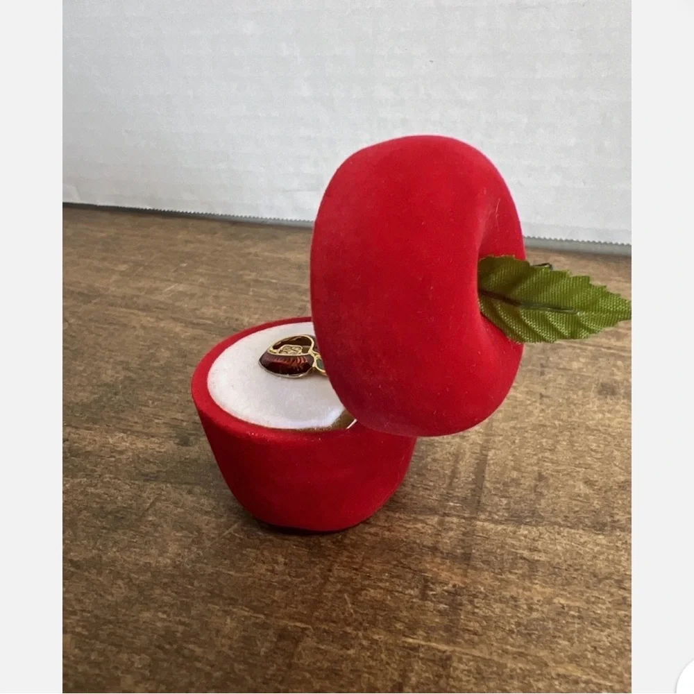 Vintage Red Apple velvet Jewelry Box with Gold and Red Apple lapel pin. - Picture 9 of 10